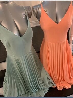 Sleeveless V-Neck Pleated Midi Dress in Sage and Coral